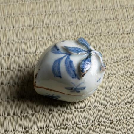 染附桃香合 